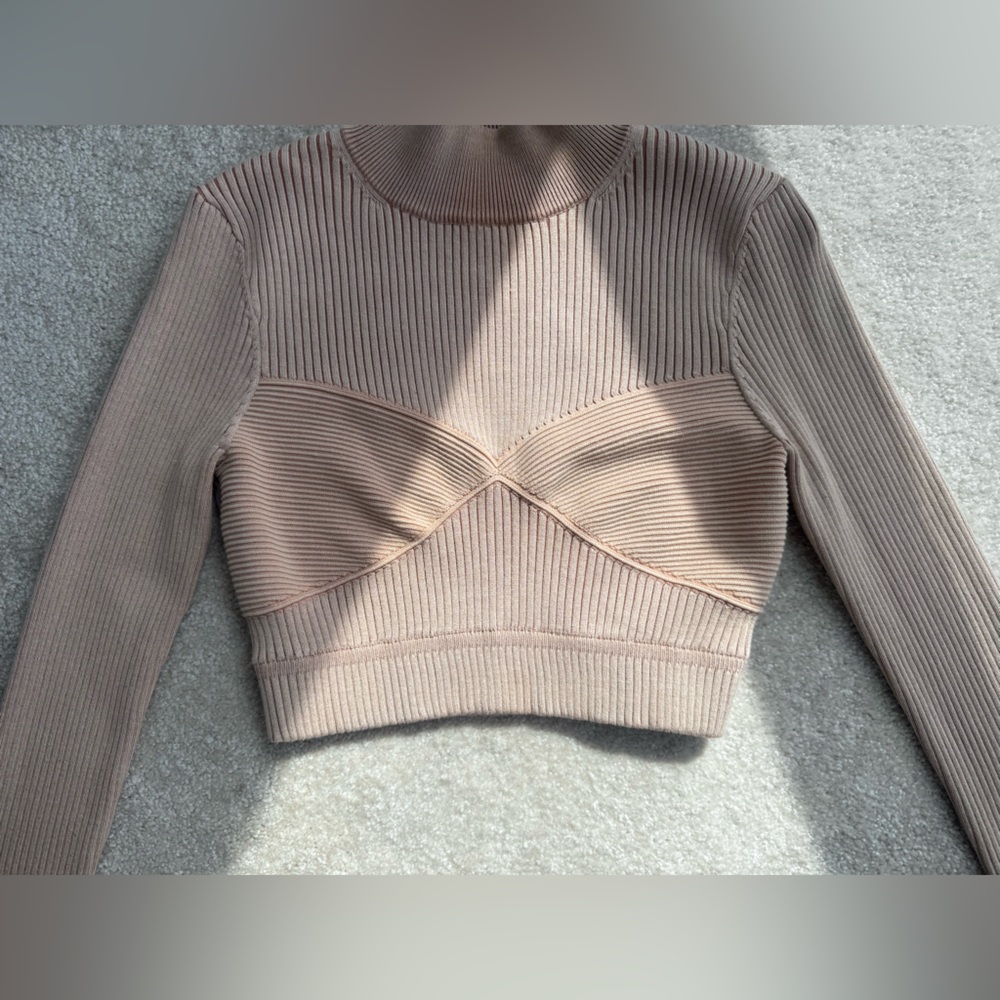 NBD Long Sleeve Cropped Ribbed Top